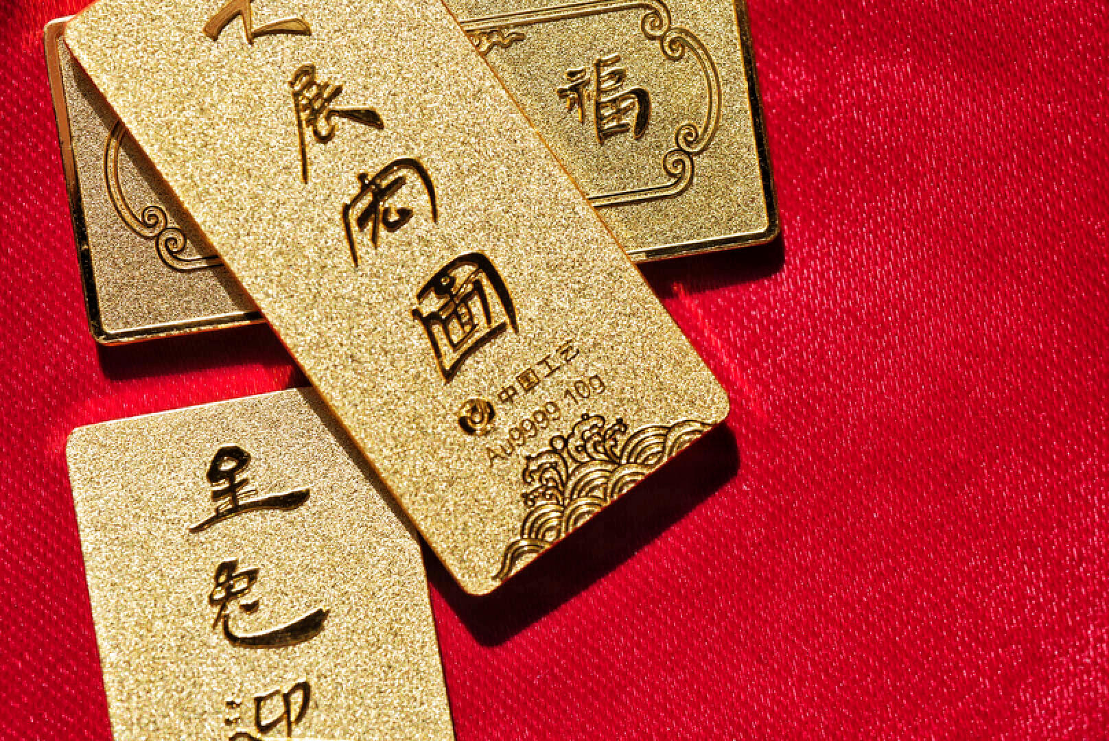 保值首选黄金,买黄金既可以当饰品也可以保值