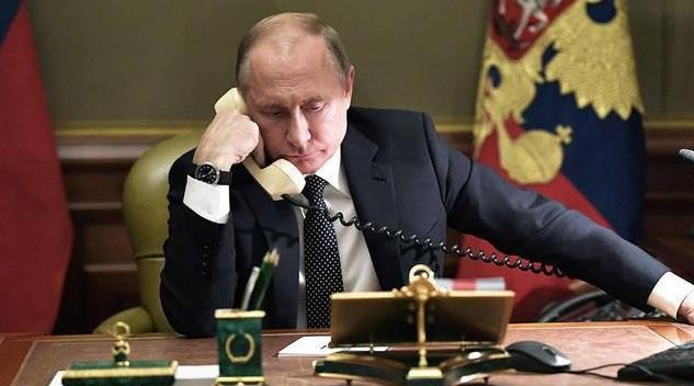 迷人小老头普京：当特工时接头都要迟到，曾牵着狗会见日本代表