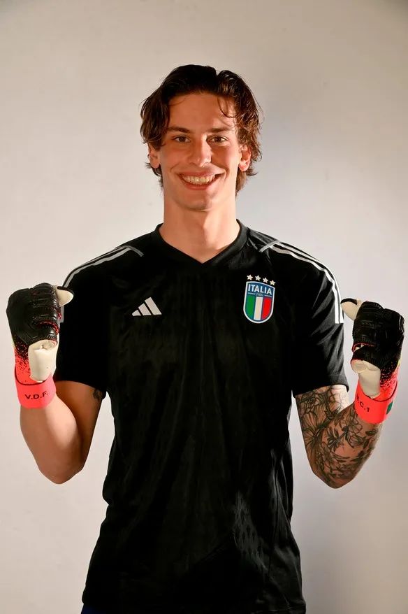 尤文转会传闻：什琴斯尼接班人，锋线目标雷特吉、斯卡马卡和扎鸟