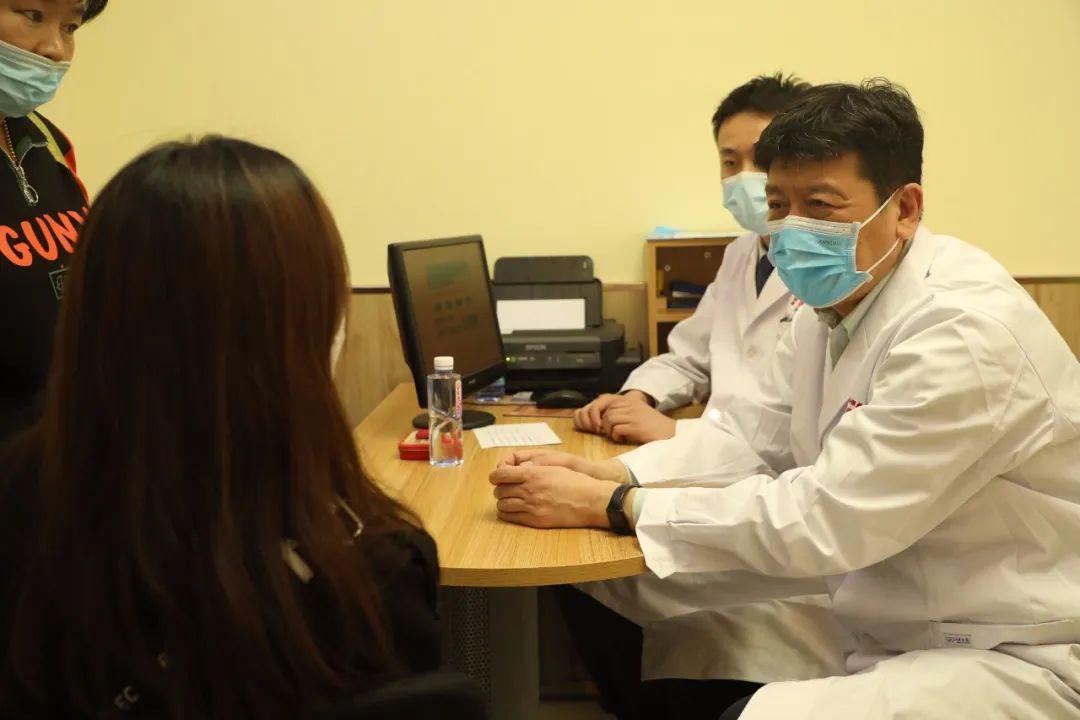 天津市儿童医院院长率专家团到沧州市妇幼保健院进行洽谈合作