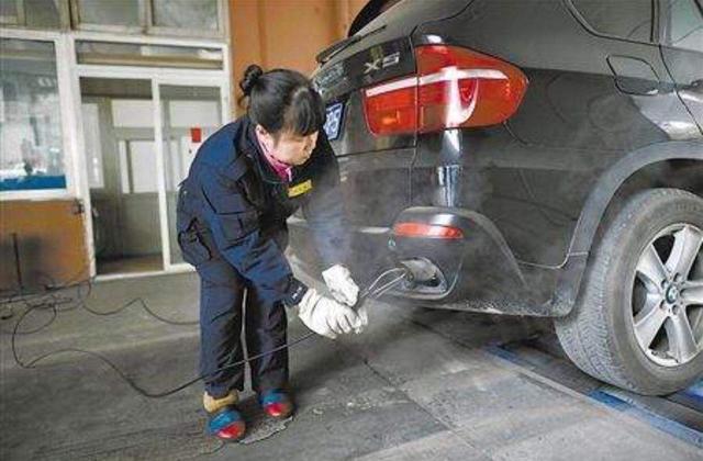 10年以上的车年检不合格,十几年的车年检尾气好不好过