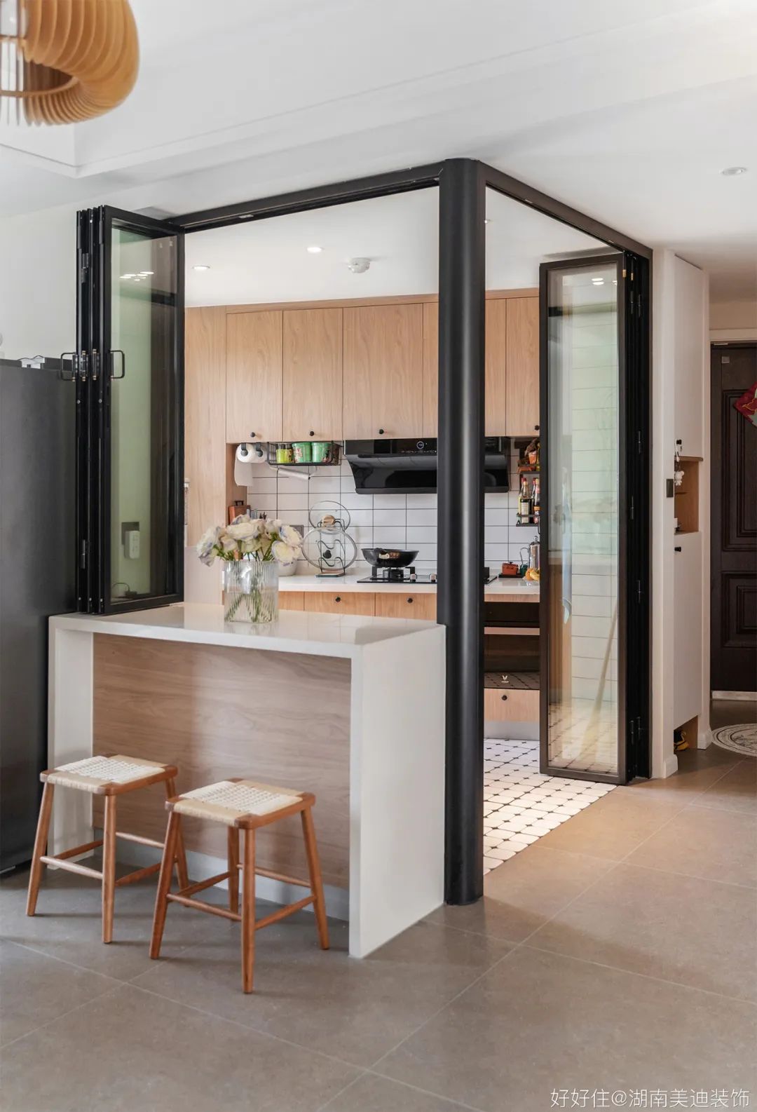 小户型客厅不装电视,小客厅布置极简不要电视