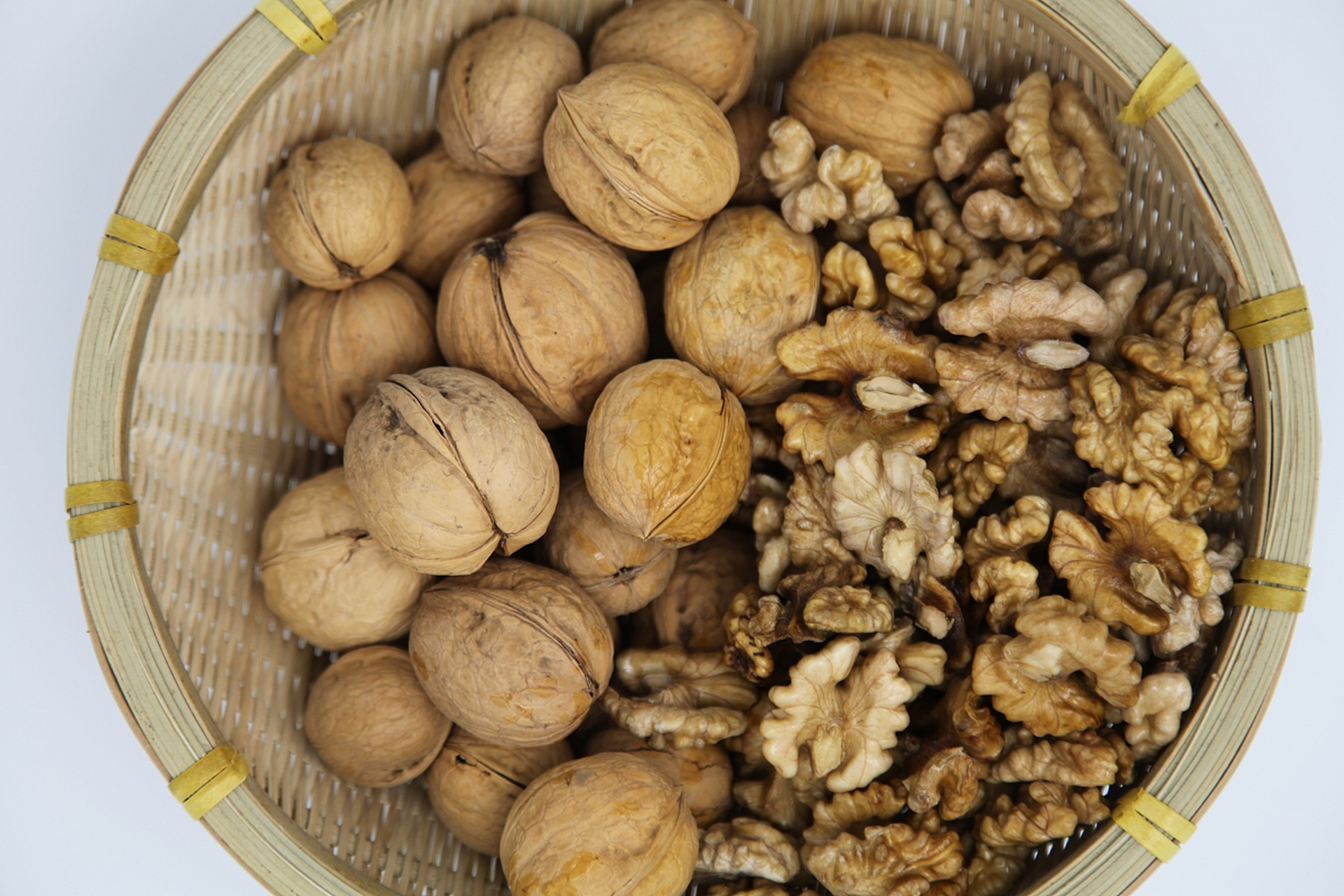 核桃引发肝癌,肝功能受损的人可以吃核桃吗