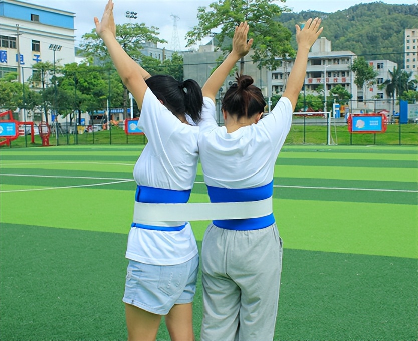 团建趣味飞机游戏怎么玩,趣游研学营