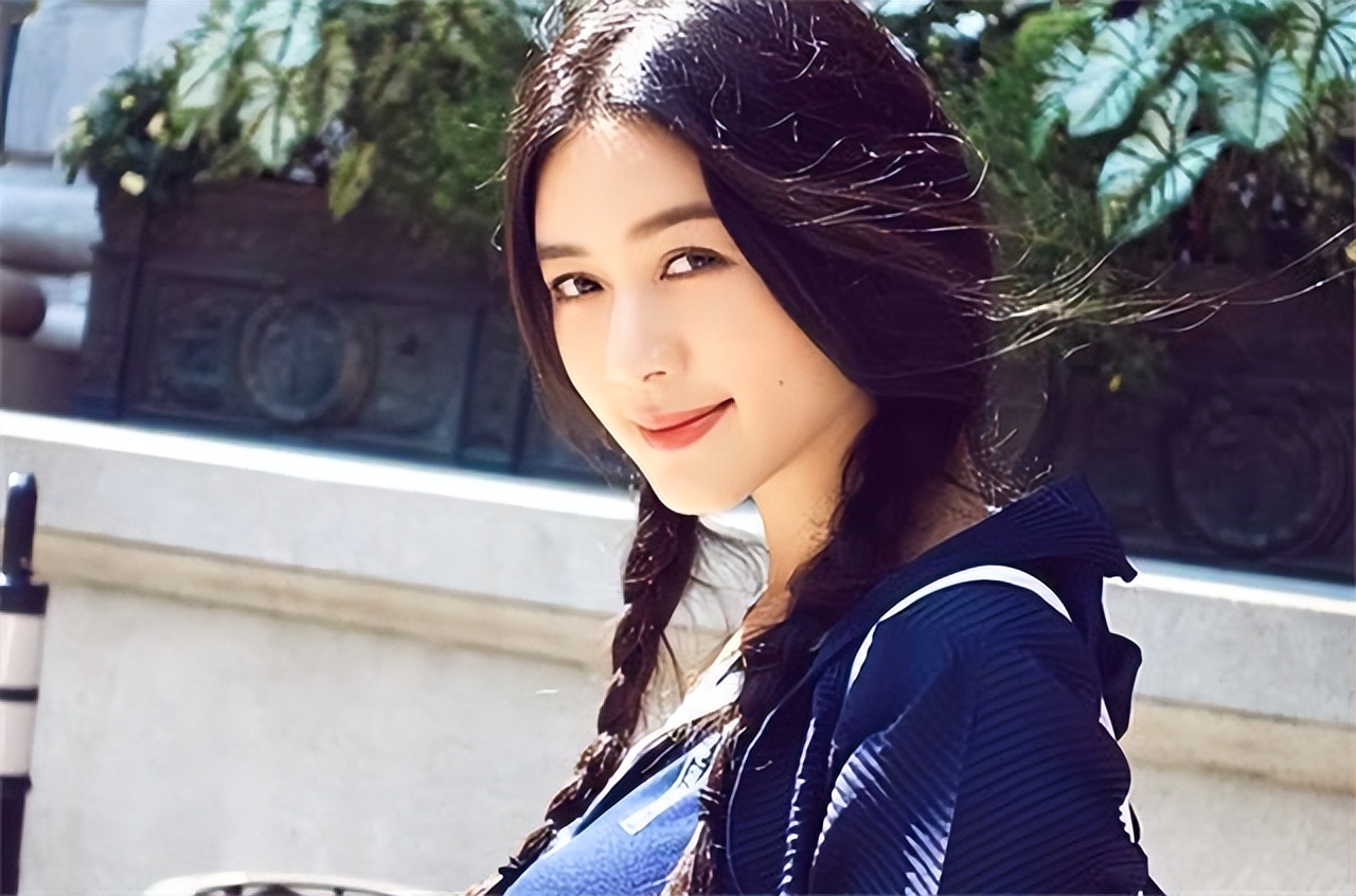 亿万富豪*明徐**：病死狱中8年后，明星妻子田海蓉和女儿过得怎样？