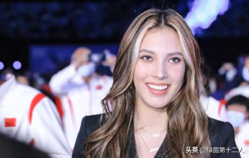 谷爱凌王冰冰演讲完整版,中国冰雪之夜颁奖典礼谷爱凌才艺