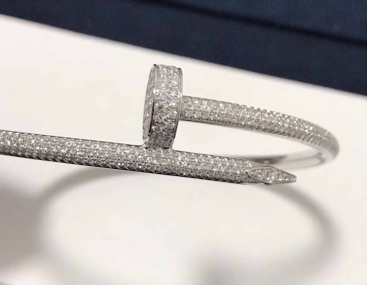 8万左右的卡地亚可以典当多少钱,卡地亚40分戒指多少钱