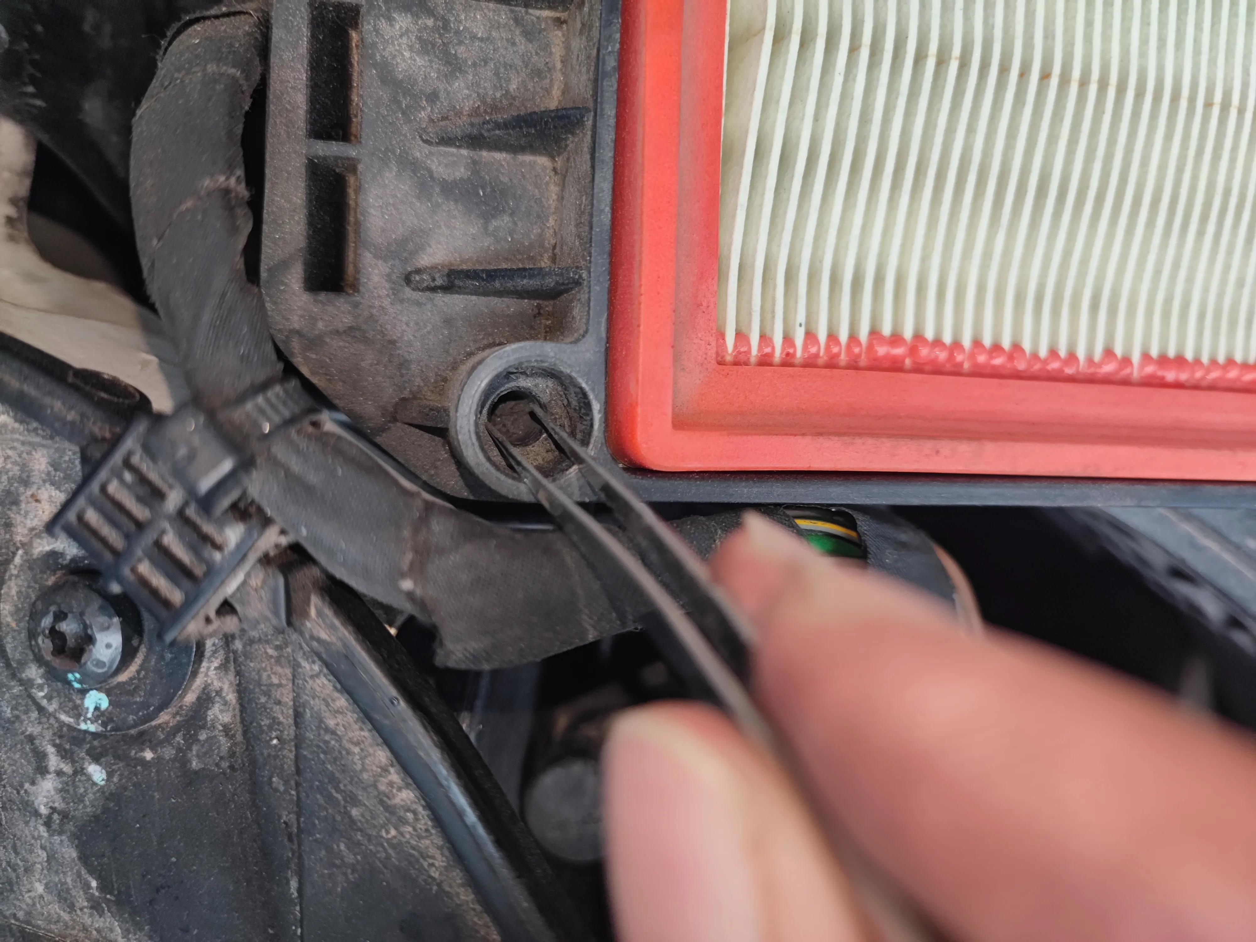 空滤螺丝滑牙怎么办,空滤外壳螺丝滑丝怎么补救