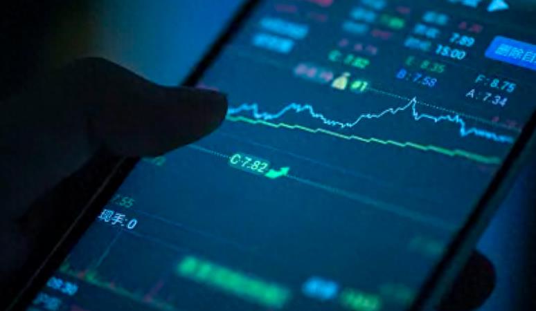 “白嫖”空姐三年，让其背负900万债务，*咸平郎**坠落之路是怎样的