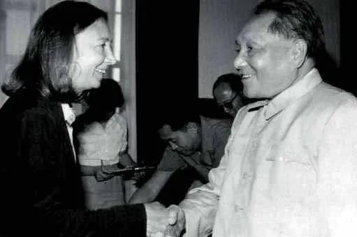 一位令人折服的伟大外交家——*小平邓**