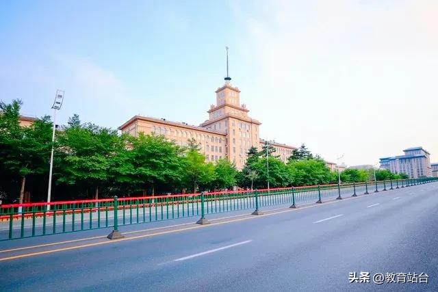 哈工大录取分数线比西工大哪个高,预估一下今年哈工大的录取分数线