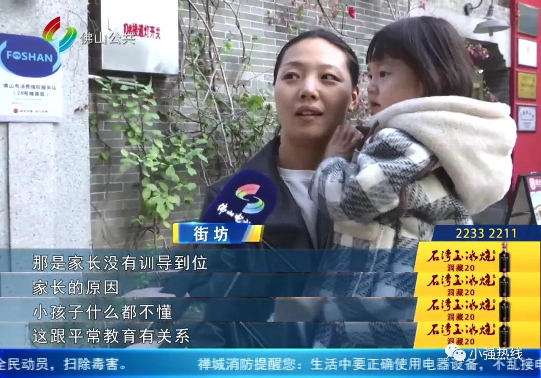 小男孩骗老爸的钱去买芒果,坑爹孩子爸爸吃火龙果