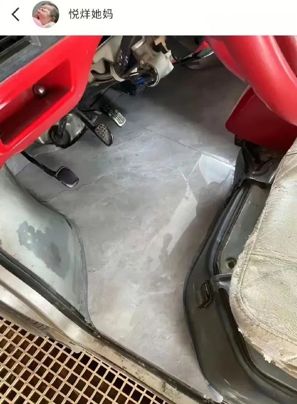 后面那个人咋了?忘记带脑袋了?,那些让人笑到肚子疼的搞笑图片