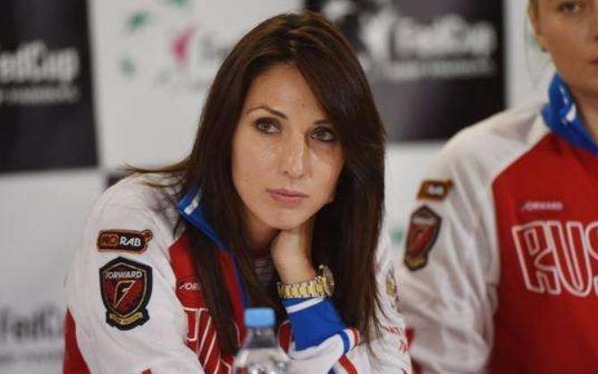 俄罗斯巨星莎拉波娃被骂,莎拉波娃17岁前照片