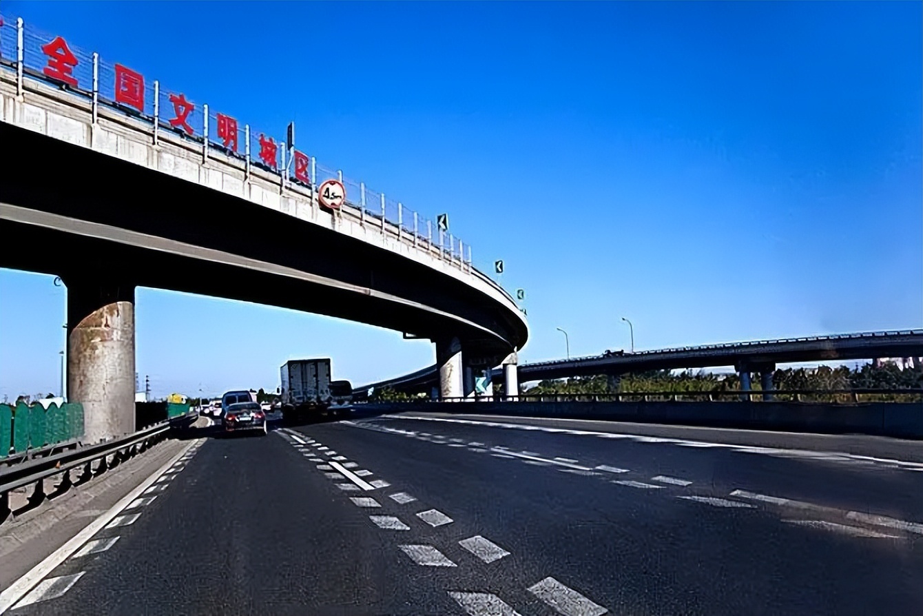 高铁建高架桥的三个原因,为什么高铁非要建造高架桥呢
