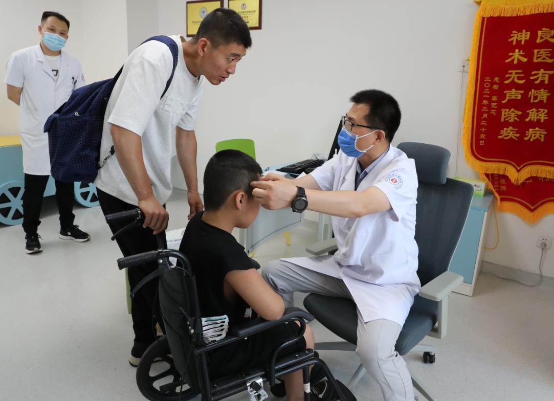 北京儿童医院足踝外科李浩医生,河南省儿童医院骨科李浩