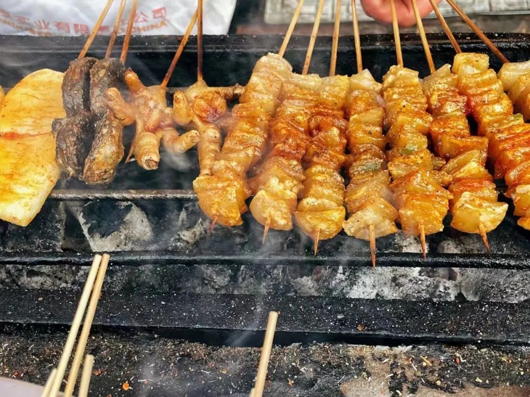 外地朋友来四川吃美食,外地朋友来四川吃苍蝇馆子