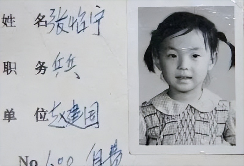 她是世界女乒第一人，大20岁老公与袁立同居12年，转身把她宠上天