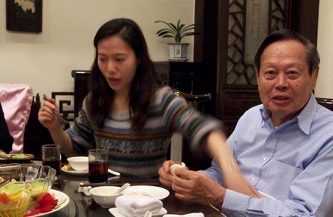 翁帆含泪说出嫁给杨振宁的缘由,翁帆嫁给大自己54岁的杨振宁原因