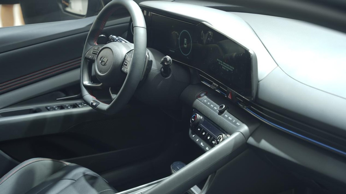 10万左右轿车伊兰特黑色,10万现代伊兰特