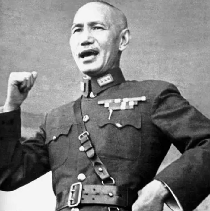 国军参谋长加入新四军，后率部“叛变”被骂汉奸，粟裕：连升三级