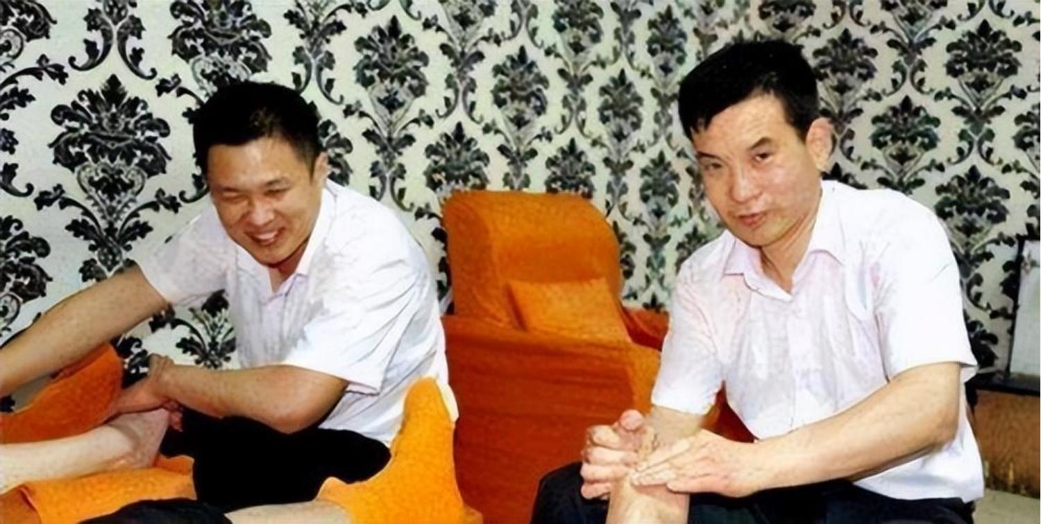 郭家富众筹治病,重庆富豪郭家富靠洗脚发家致富