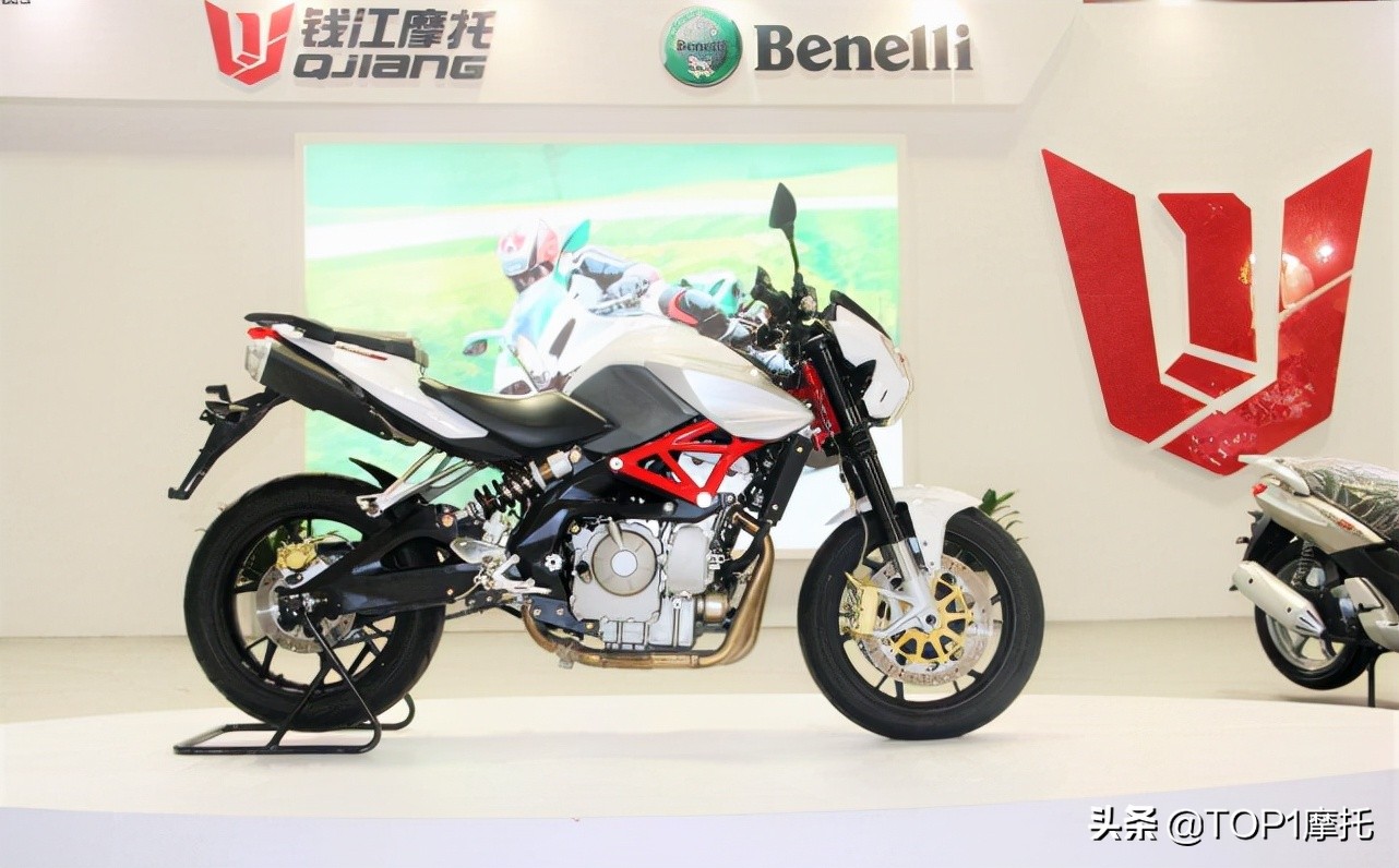 十年了一个能打的都没有？贝纳利黄龙600新款实拍+竞争力解析