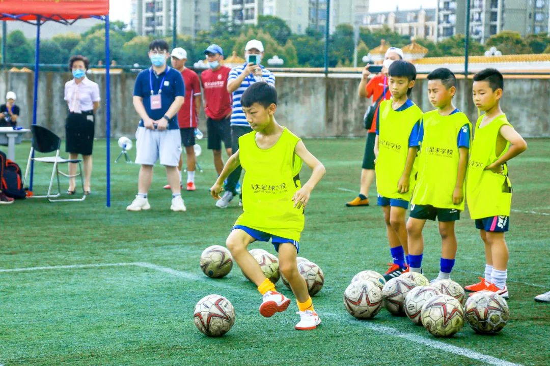 恒大足校盈利,恒大足校8年耕耘