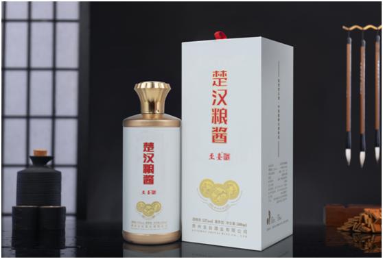 向别人敬酒时杯子应该高还是低,向别人敬酒是什么意思