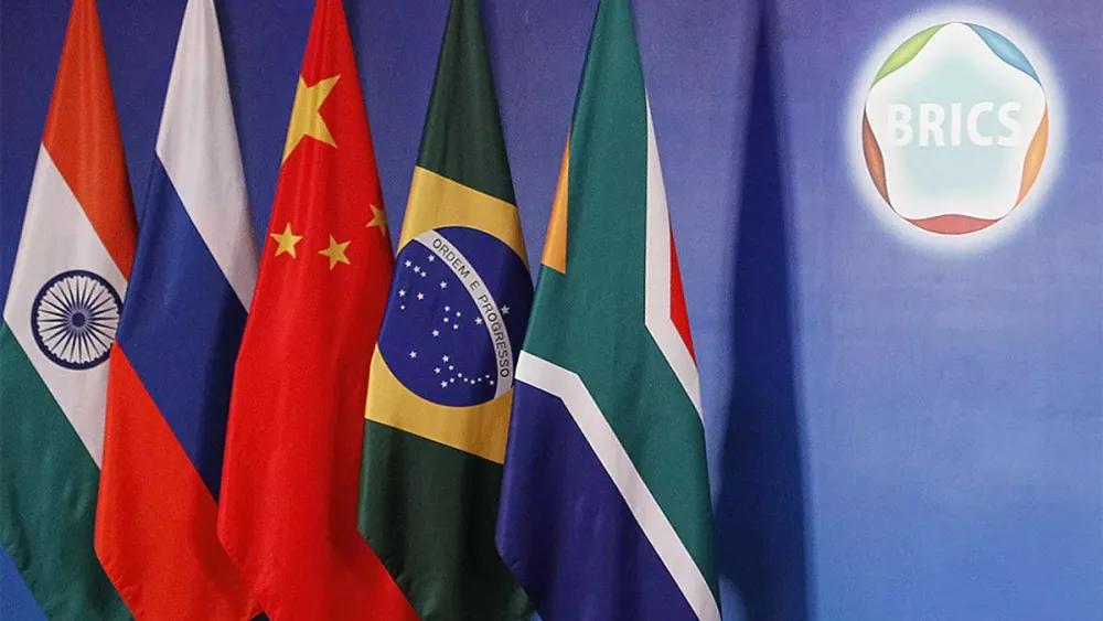 中国外长缺席金砖峰会，秦刚外长致电南非，并给予印度明确信号