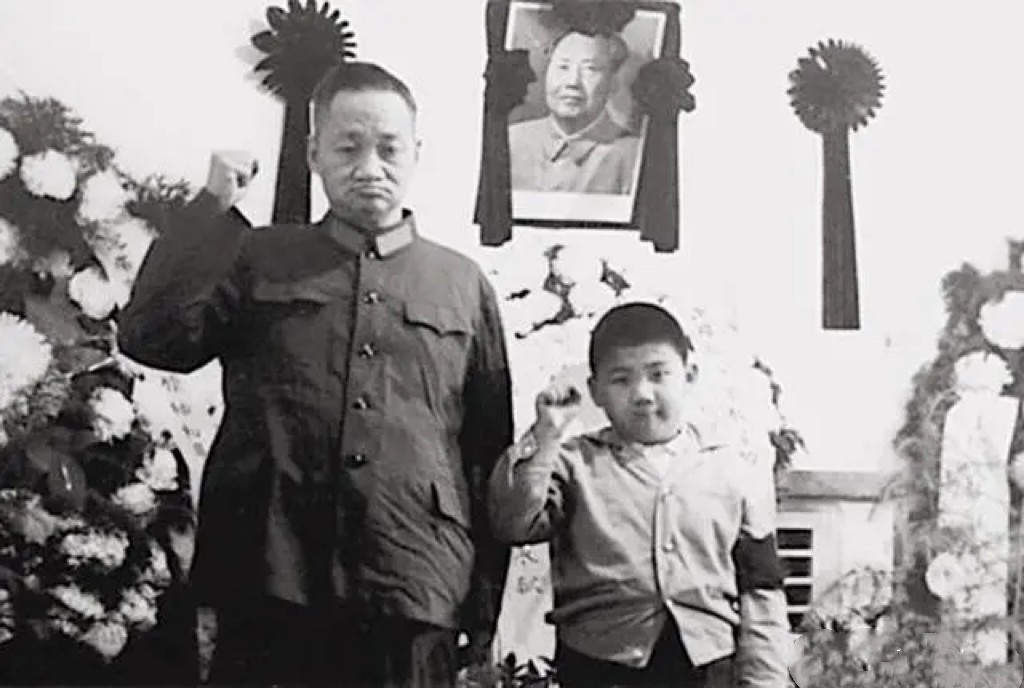 09年毛主席嫡孙替爷爷回浙江寻根，谁料看到族谱时，发现名人众多