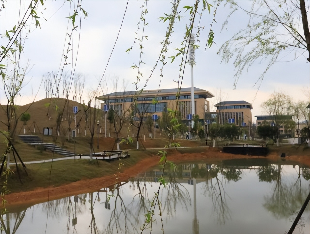 景德镇学院什么专业好,景德镇艺术学院王牌专业