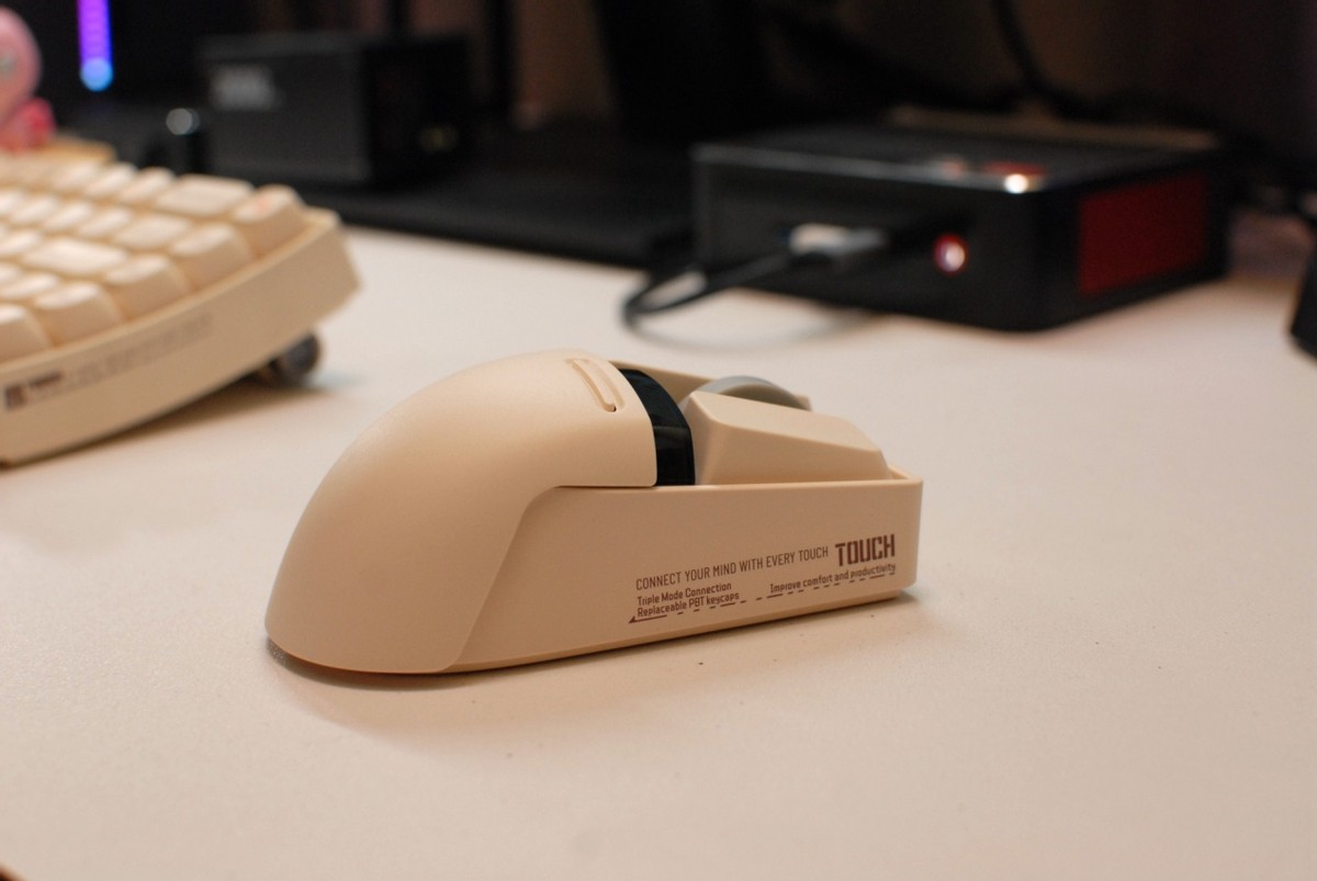 小翘三模无线鼠标体验：PBT插拔按键，免驱精调DPI