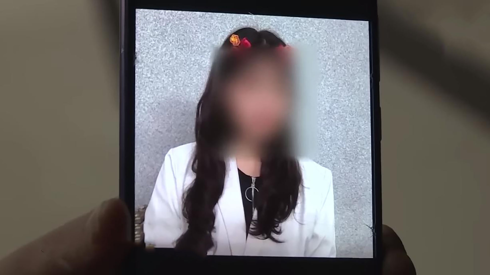 丈夫投资失败妻子摆摊还债,丈夫向妻子娘家借钱创业