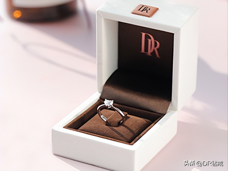 18k黄金和18k玫瑰金钻戒,18k金钻戒和18金有啥区别