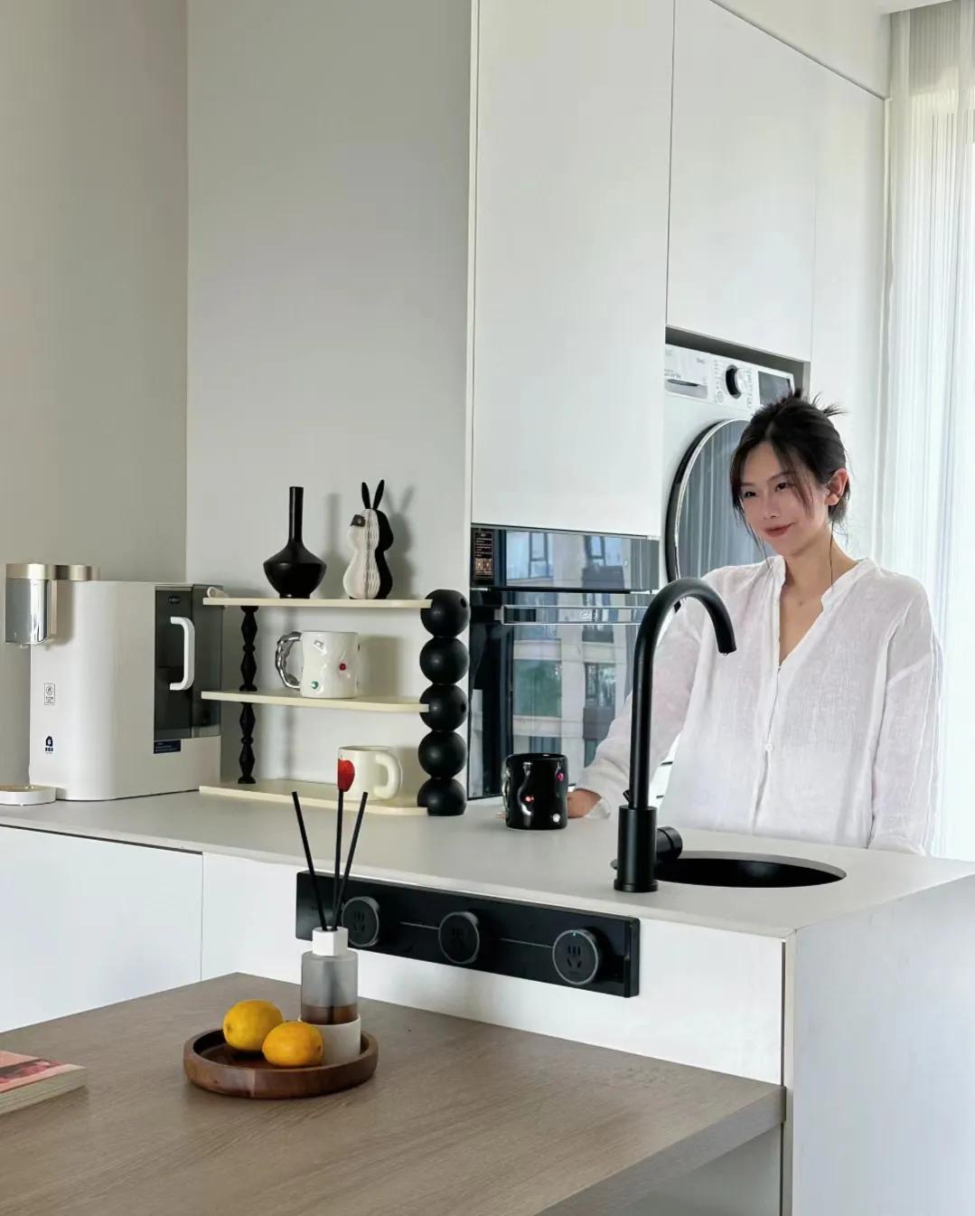 138骞宠璁′笉淇楁皵,缇庡コ鏅掕嚜瀹剁殑璞畢瑁呬慨