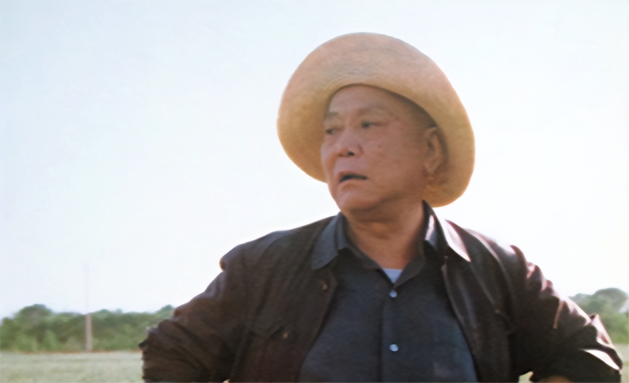 1992年，弥留之际的*先念李**留下唯一请求：将骨灰撒到曾经战斗之处