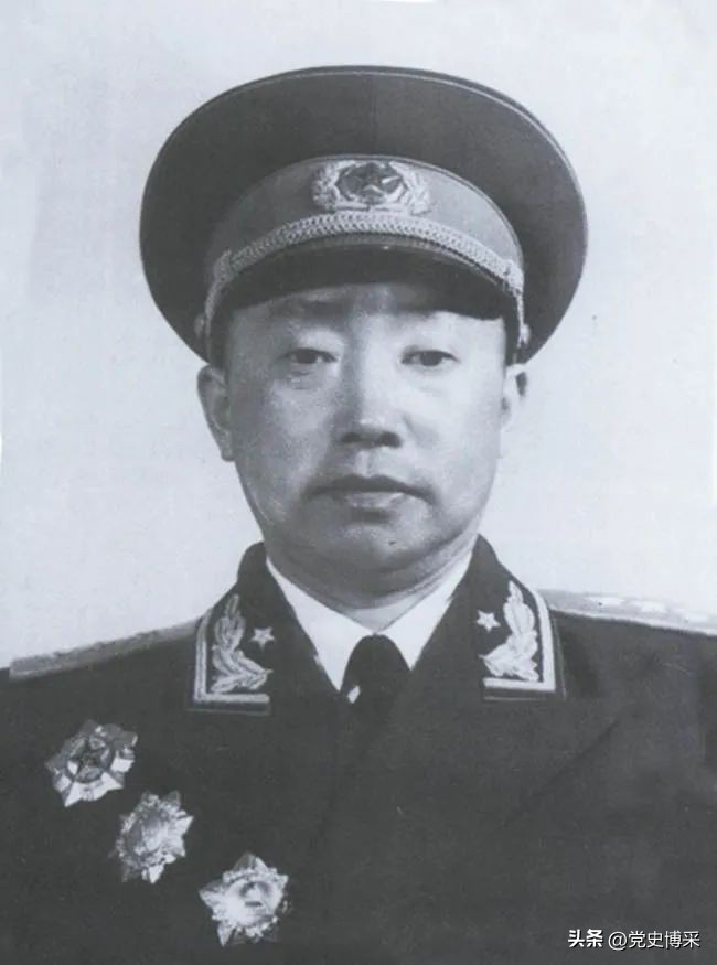 彭绍辉：参加了三个方面军长征的独臂开国上将，因反对张国焘险些被枪毙，毛主席称其比孔夫子还高明