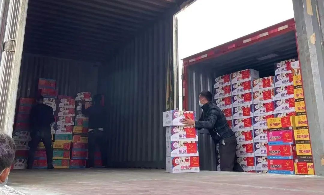 4辆援豫爱心车队,爱心物资捐赠车