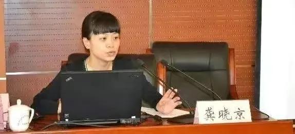 刘强东跨过了情场与商海，跨过了官司，却再也跨不过豁达的章泽天