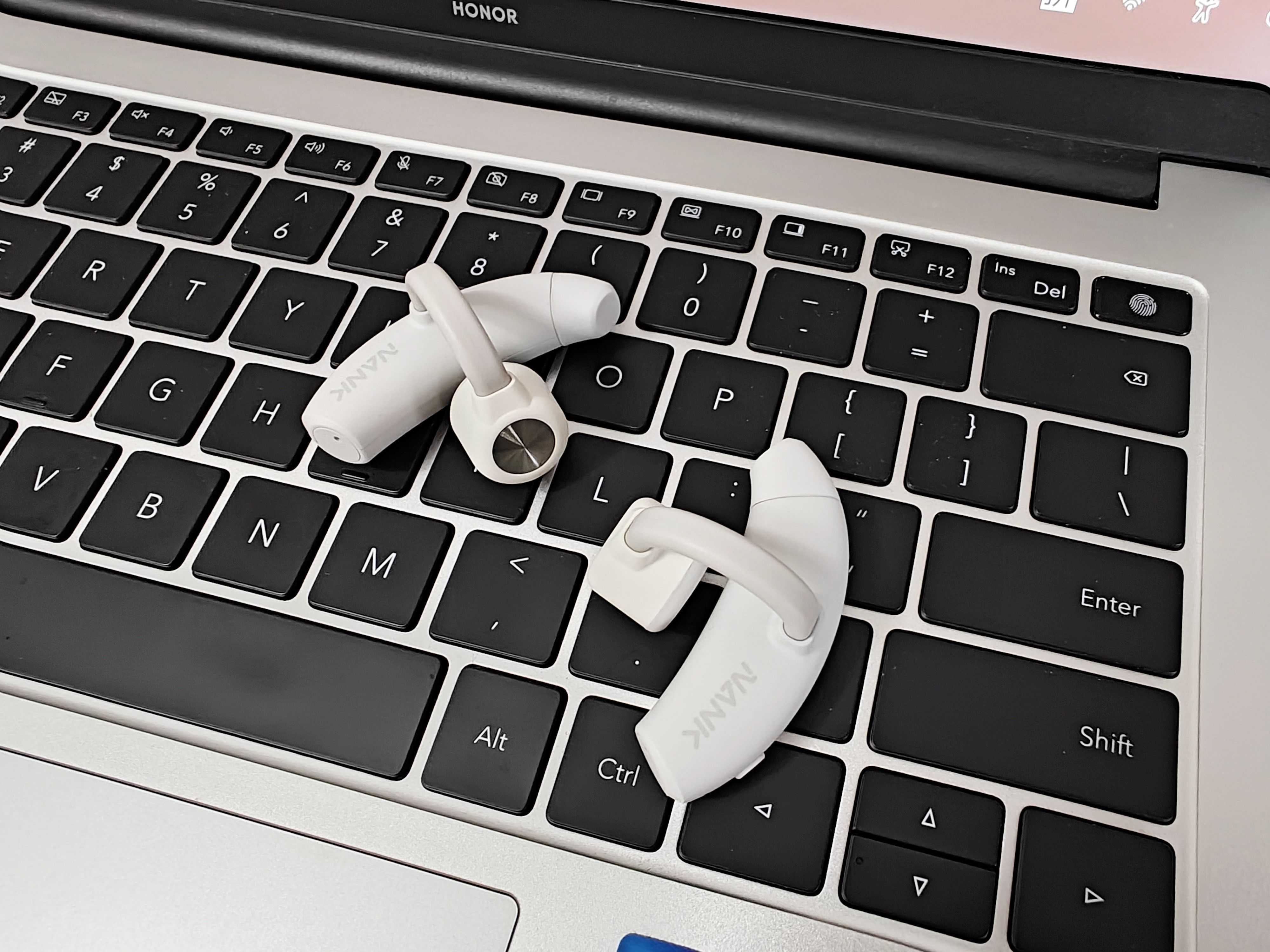 新蓝牙耳机骨传导,南卡oemix是骨传导耳机吗