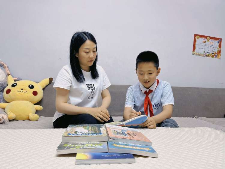 曾都东关学校老师,寻访好老师化身为小记者活动