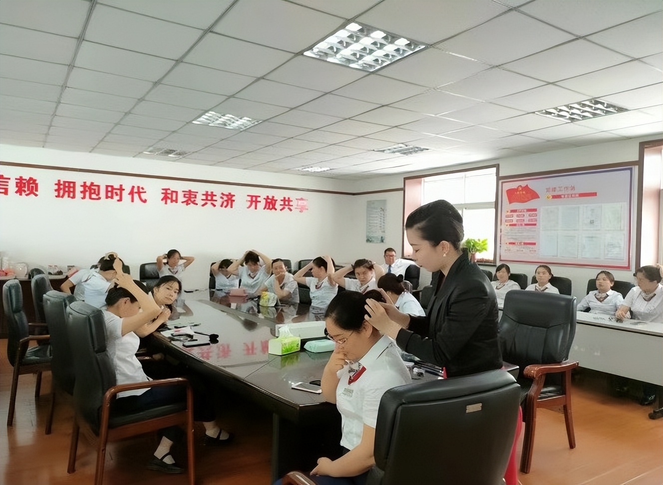 张坤（Queen）老师商务礼仪专家