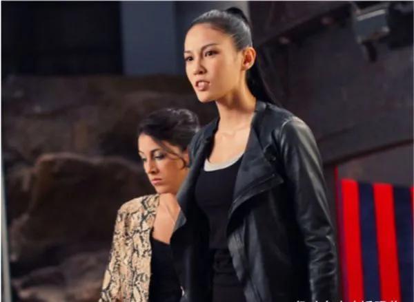 曾是中国跆拳道冠军，被成龙用鞭抽屁股，参加日本“大尺度”综艺