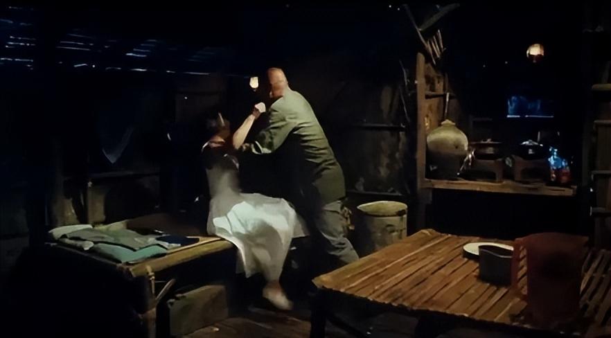 假借拍戏之名，却行“霸凌”之举，演员们的“假戏真做”令人胆颤