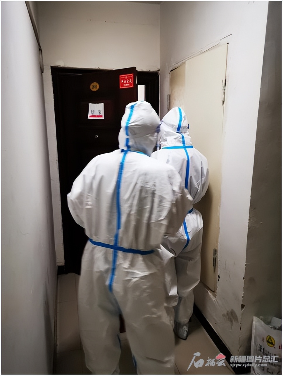 防控一线党旗飘,防控一线党旗飘扬