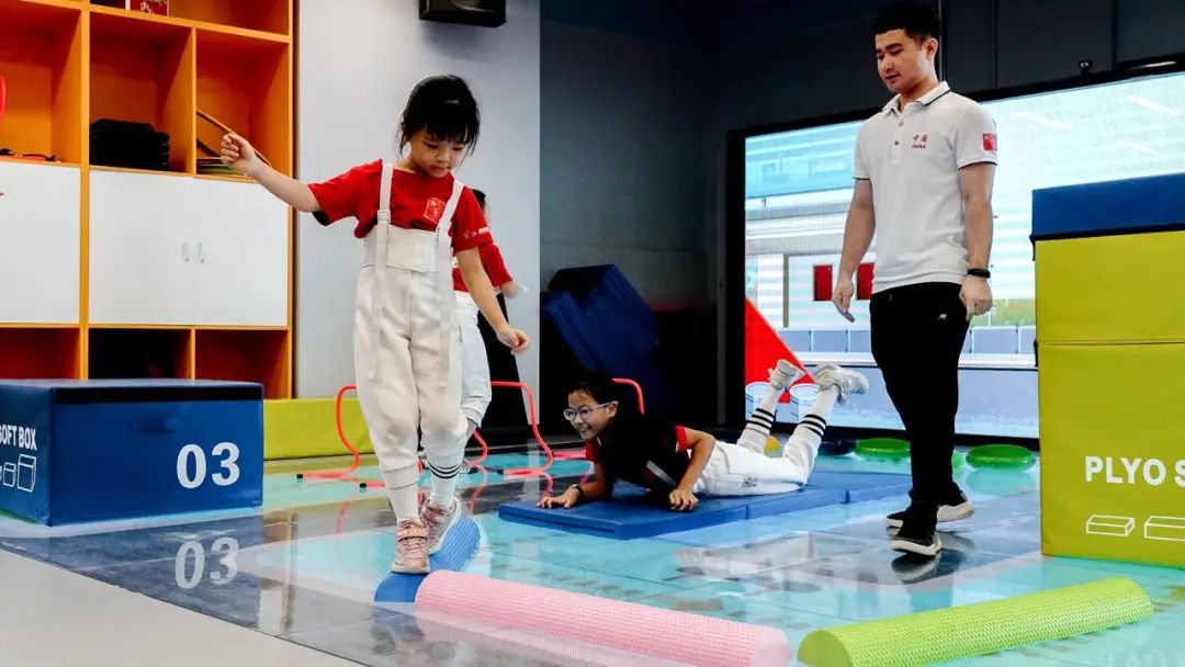 儿童击剑运动员下肢力量训练,少儿运动击剑