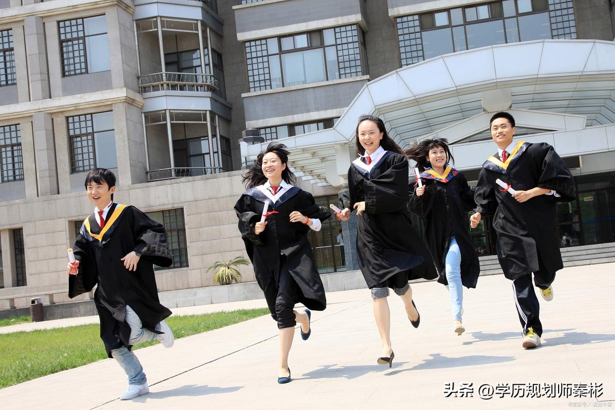 低分的孩子报大专好还是考大学好,孩子上公立大专好还是民办本科好