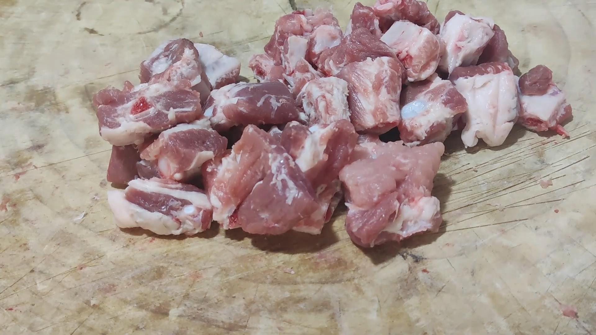 排骨做法不要糖,做粉蒸排骨排骨需要焯水去血水吗