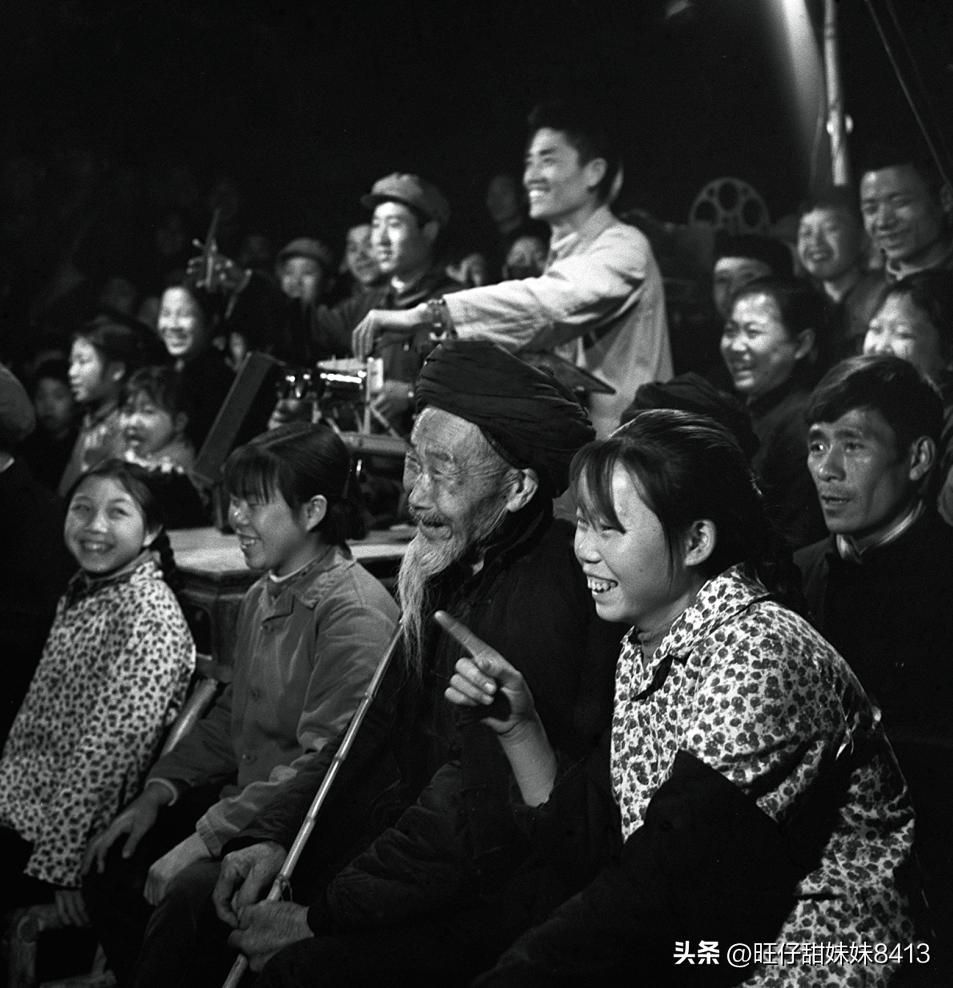 70年代老照片历历在目,七十年代的露天电影是什么样子